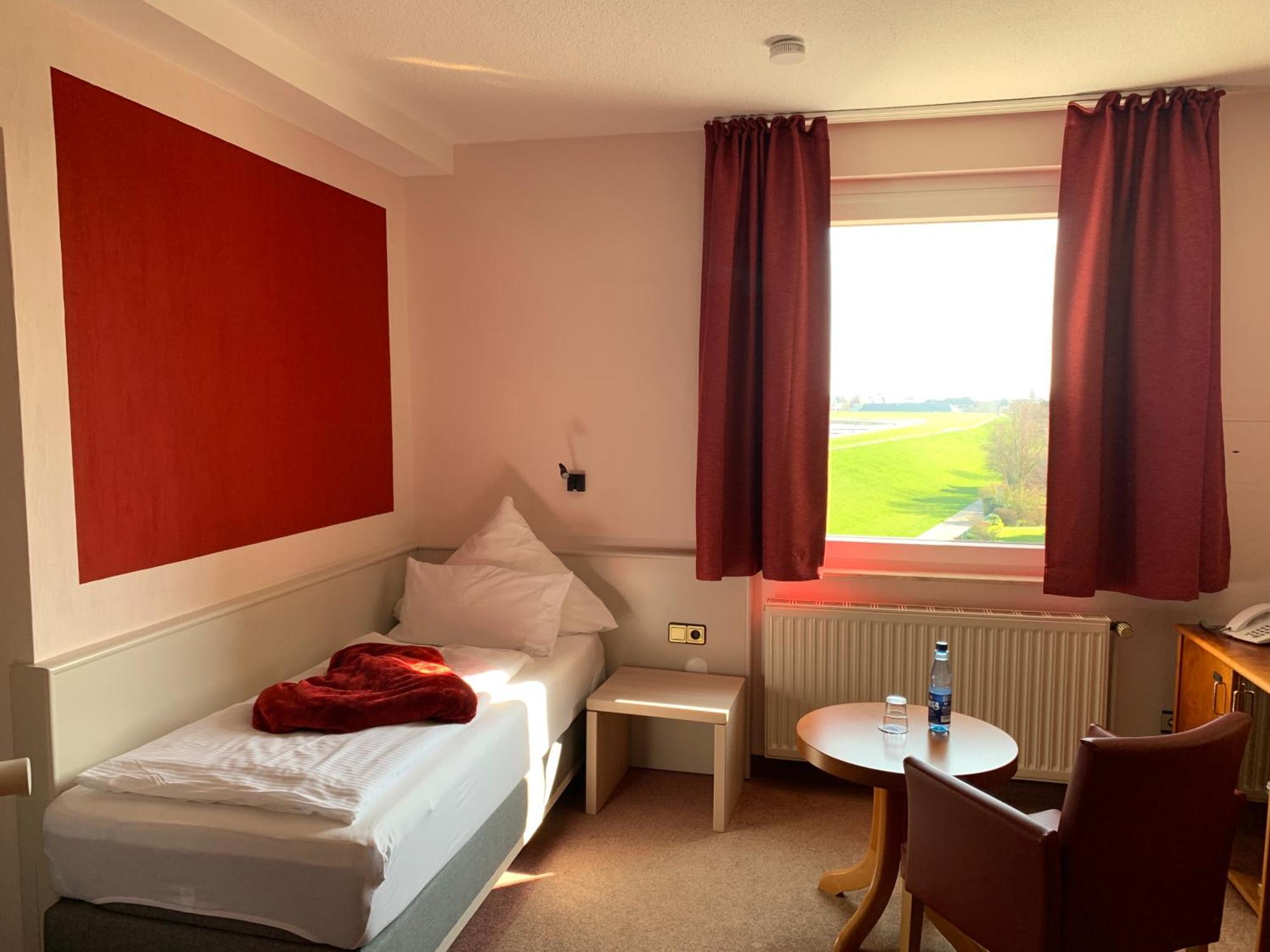 Seehotel Neue Liebe Куксхафен Экстерьер фото