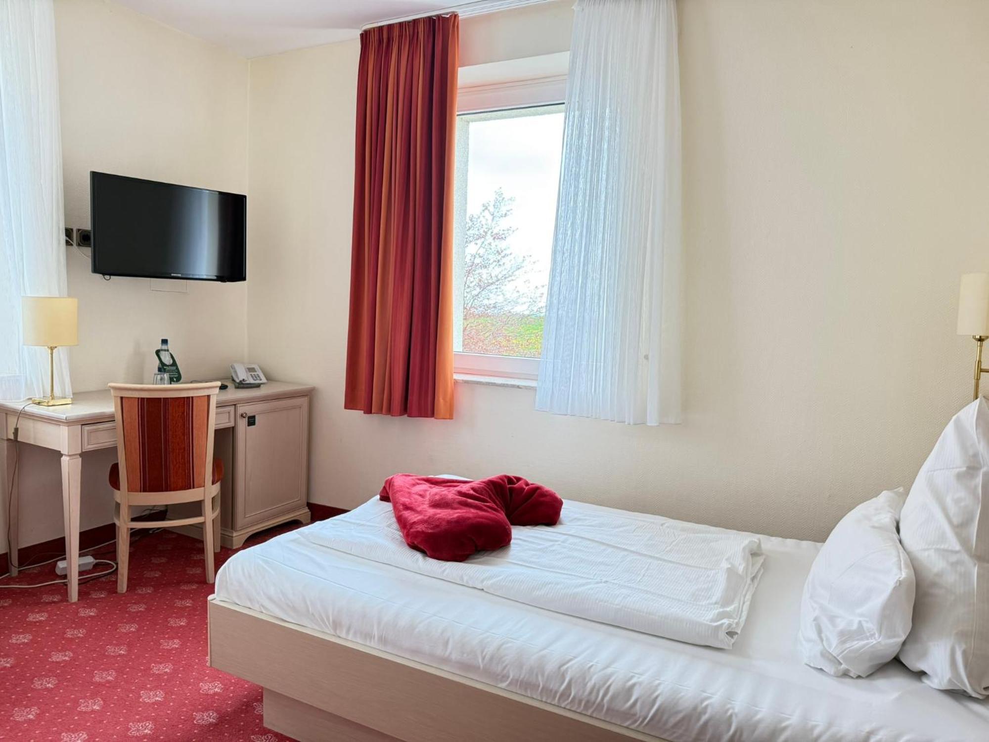 Seehotel Neue Liebe Куксхафен Экстерьер фото