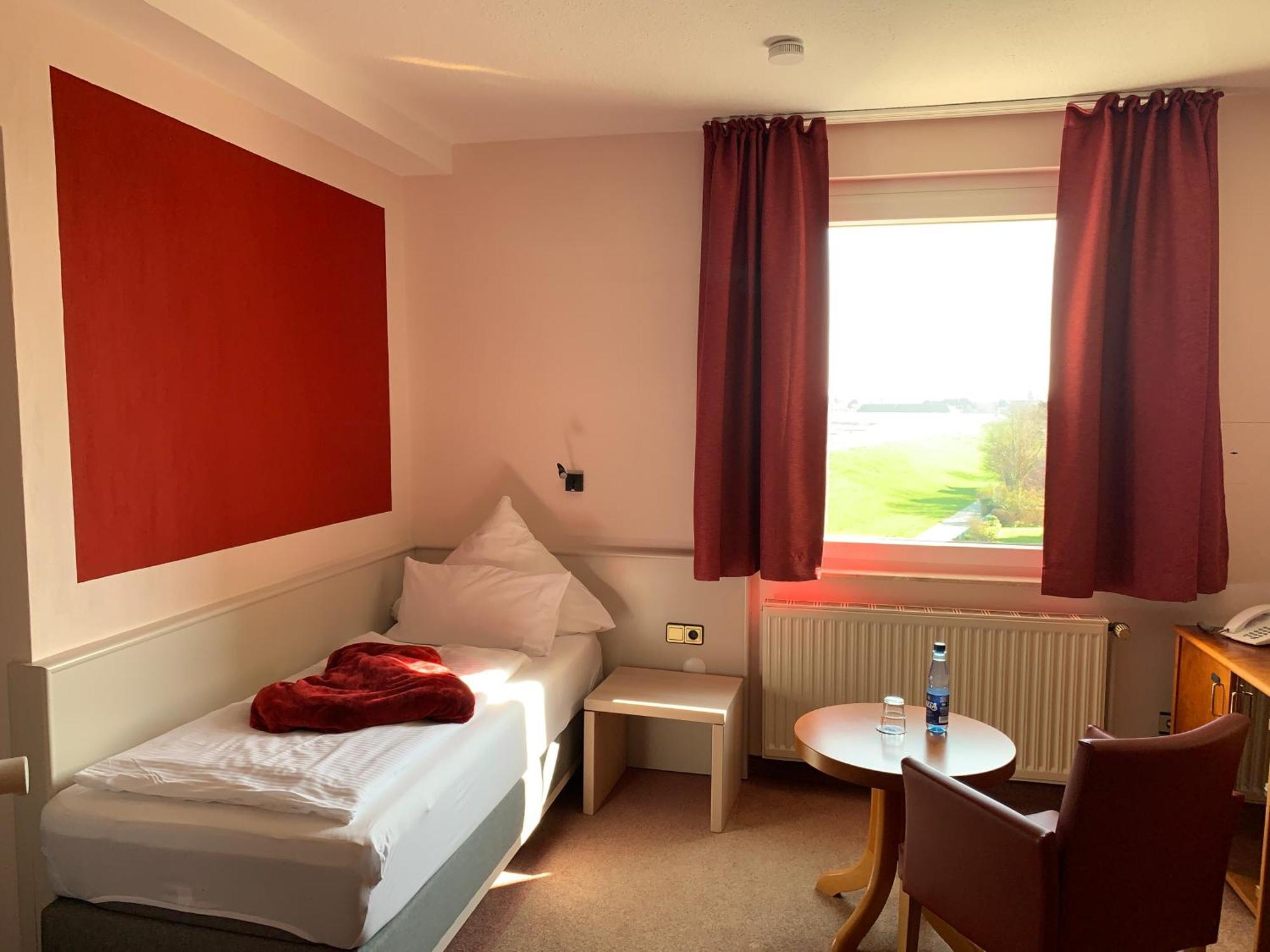 Seehotel Neue Liebe Куксхафен Экстерьер фото