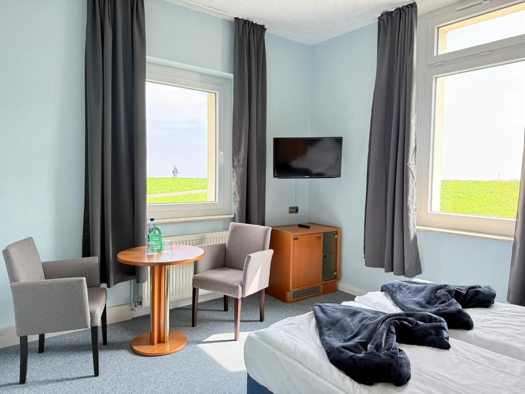 Seehotel Neue Liebe Куксхафен Экстерьер фото