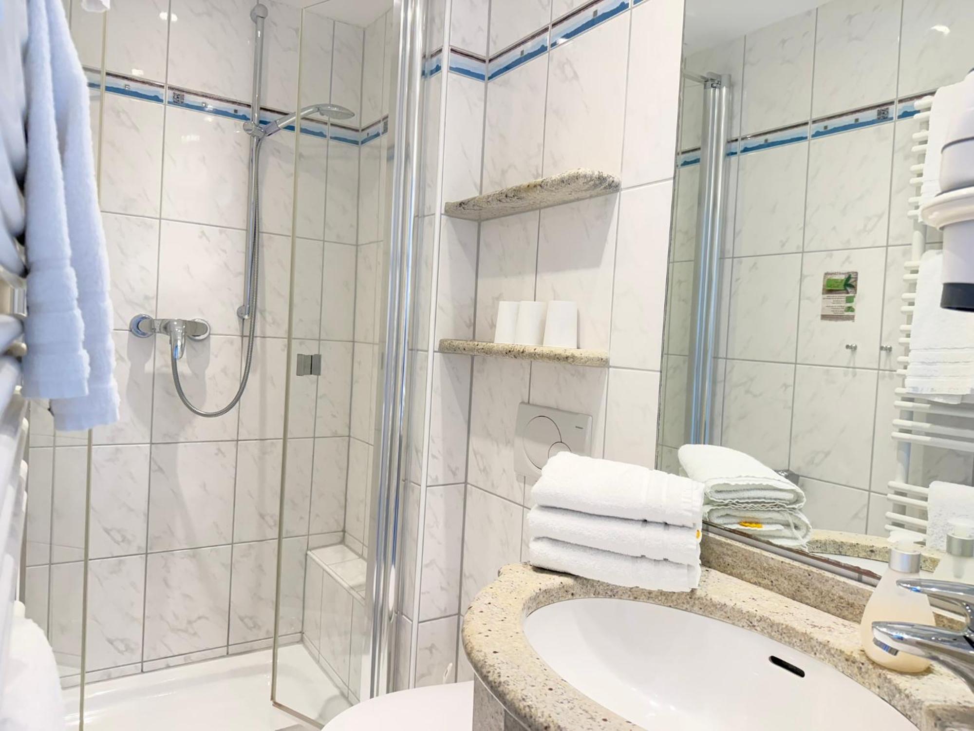Seehotel Neue Liebe Куксхафен Экстерьер фото