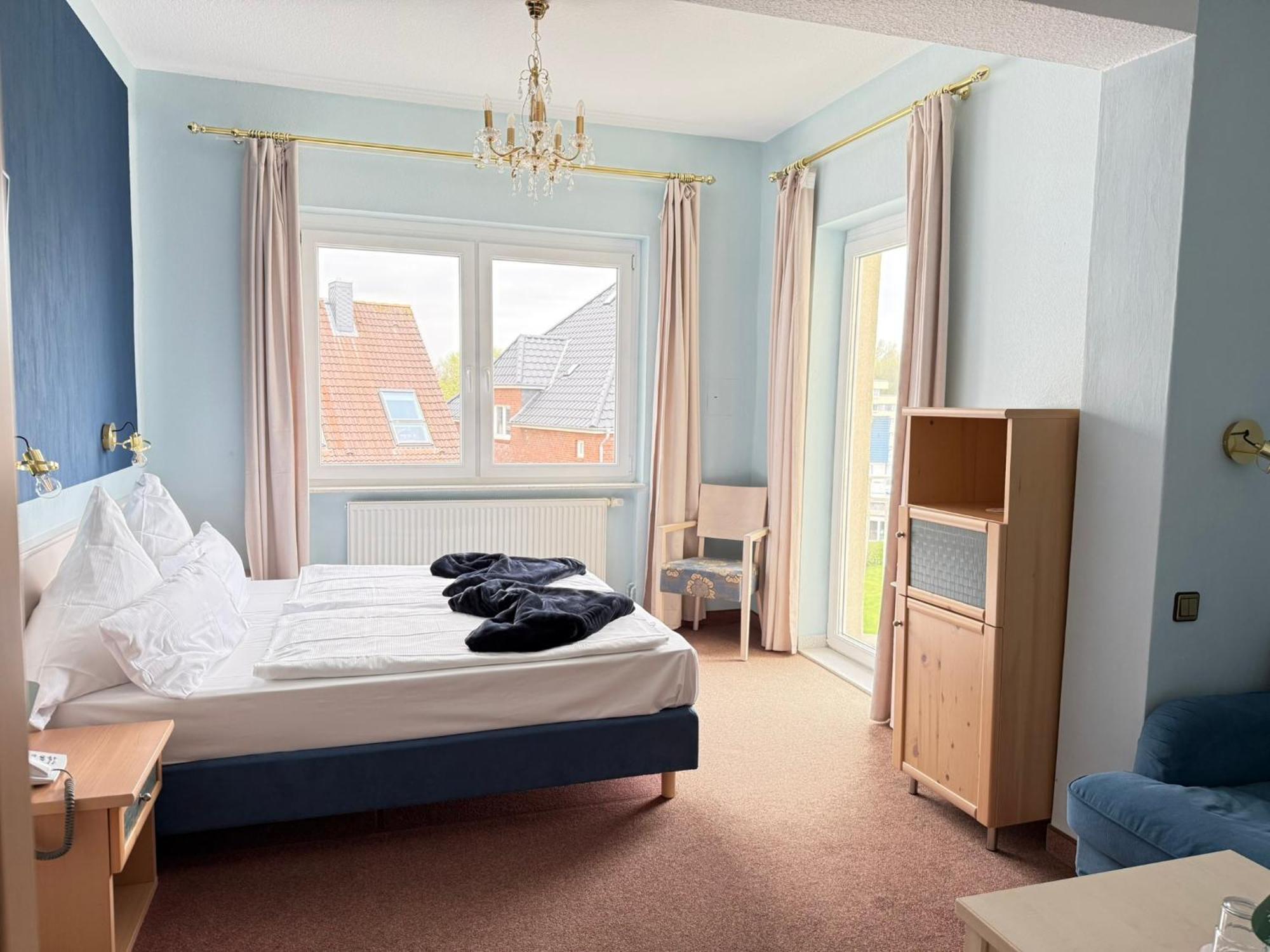 Seehotel Neue Liebe Куксхафен Экстерьер фото