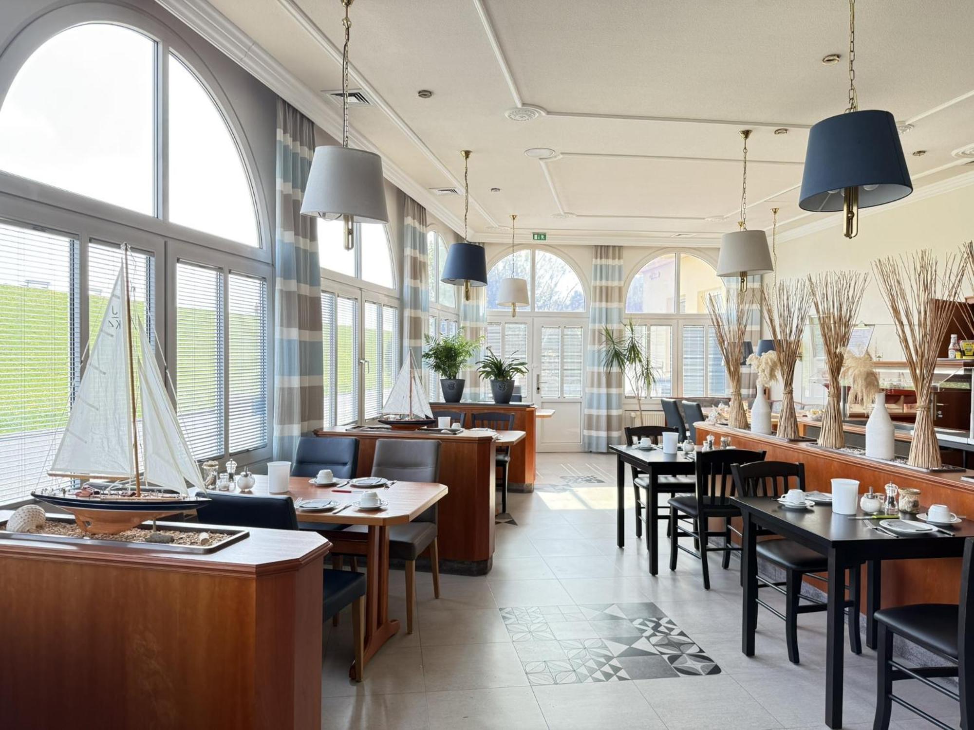 Seehotel Neue Liebe Куксхафен Экстерьер фото