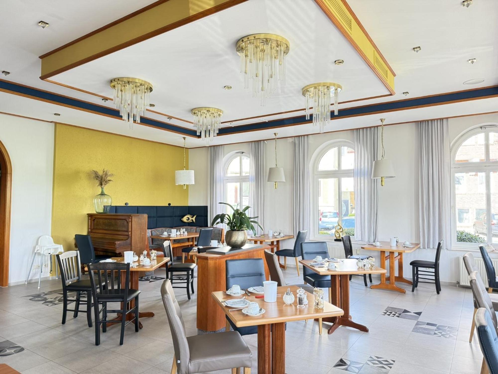 Seehotel Neue Liebe Куксхафен Экстерьер фото