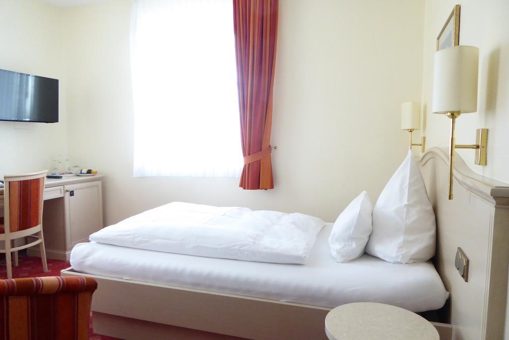 Seehotel Neue Liebe Куксхафен Экстерьер фото