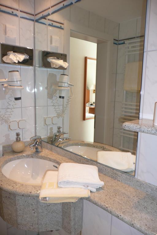 Seehotel Neue Liebe Куксхафен Экстерьер фото