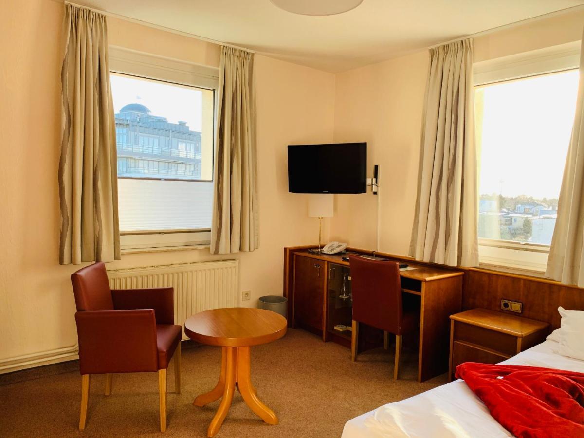 Seehotel Neue Liebe Куксхафен Экстерьер фото