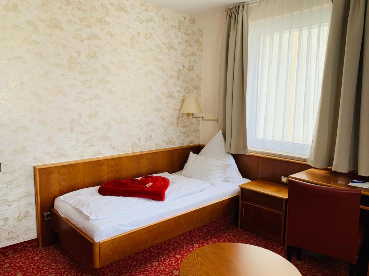 Seehotel Neue Liebe Куксхафен Экстерьер фото